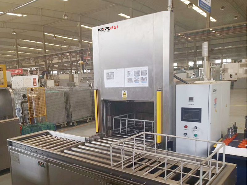 單工位旋轉(zhuǎn)噴淋清洗機具有多個好優(yōu)點！